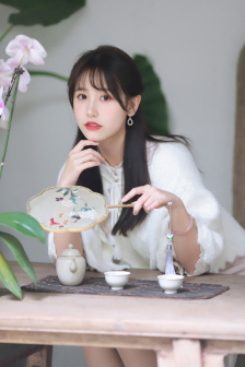 大胸女大学生